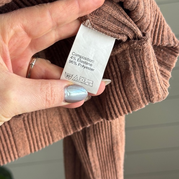 Brown Ribbed Knit Top - Picture 9 of 10